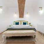 Republique Apartment *